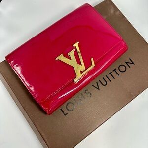 louis vuitton louise clutch patent in pink